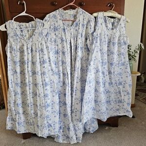 Ella Simone Floral Blue and White Sleeveless Nigjtgown And Robe Size Small